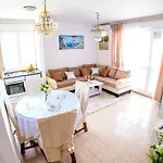Shell Apartment Split